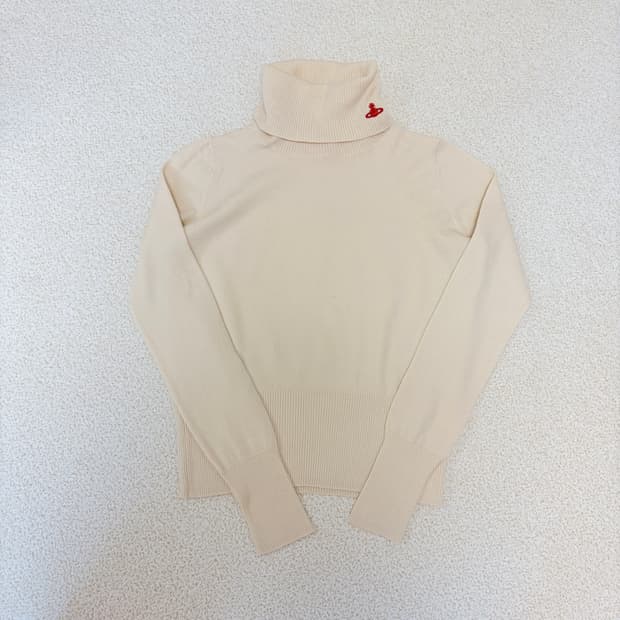 비비안웨스트우드 레드라벨 하이넥 니트 아이보리