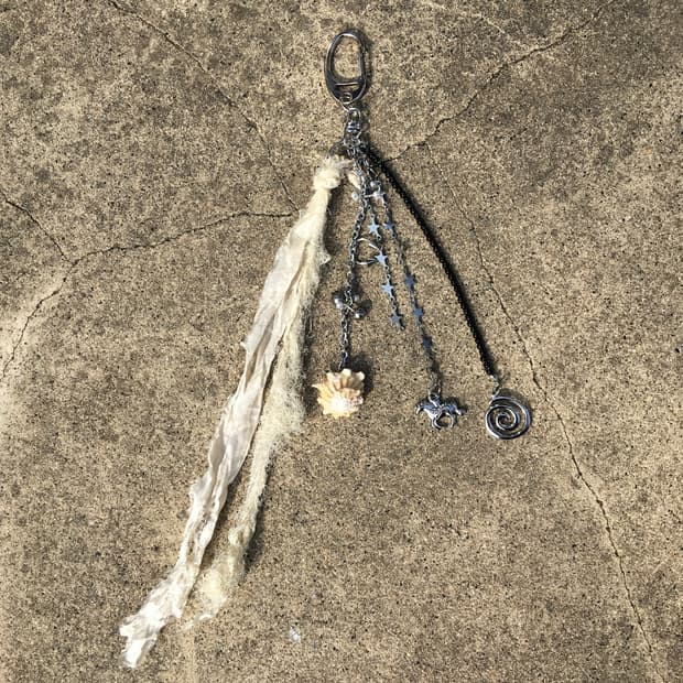 shellfish & pearl Keyring (handmade)