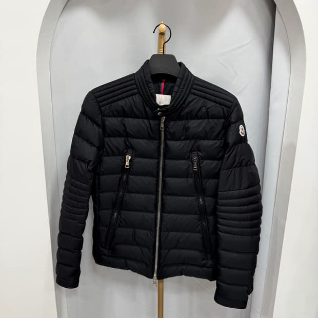 몽클레어 아미오 패딩 3사이즈 