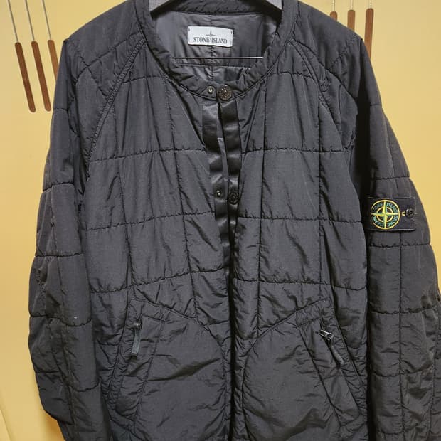 스톤아일랜드 나슬란 라이트 프리마로프트 패딩