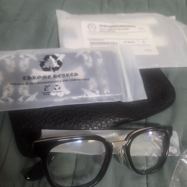 크롬하츠 덕버터 블랙실버 색상 새제품 팝니다