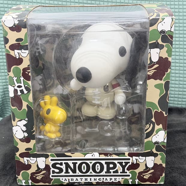 베이프 스누피 피규어