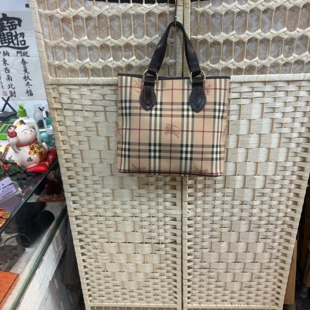 정품 버버리 노바체크 토트백 팝니다