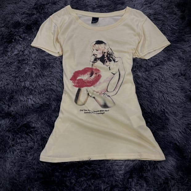 Moussy 연노랑 걸프린팅&레터링 반팔 티셔츠