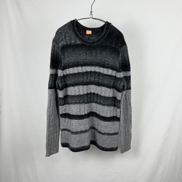 00s HUGO BOSS 스트라이프 패턴 니트 