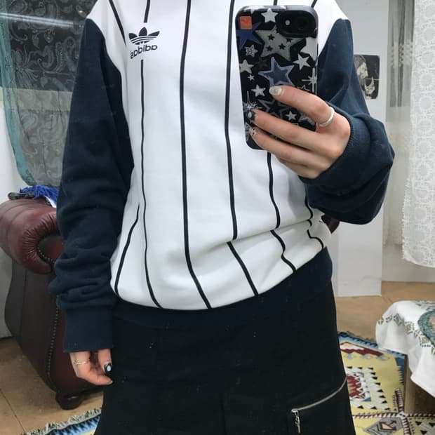 아디다스 스트라이프 백프린팅 맨투맨 