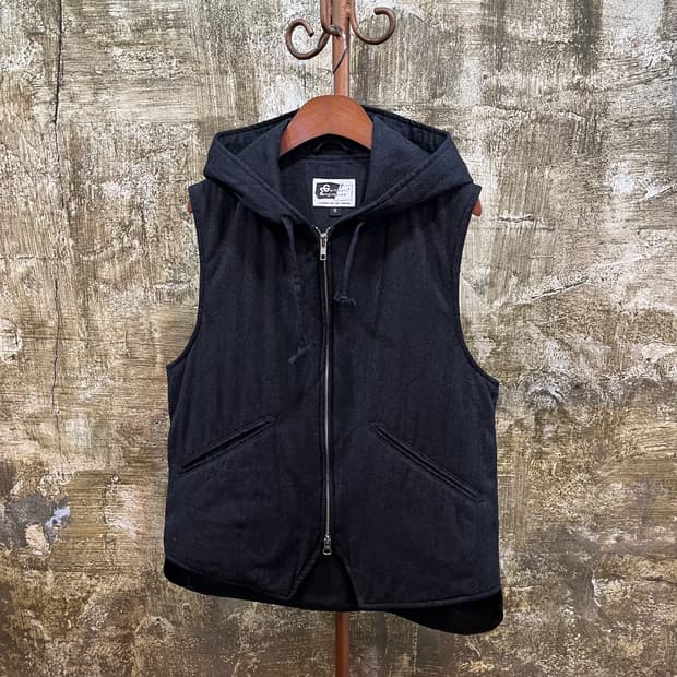 엔지니어드 가먼츠 헤링본울 후드 베스트