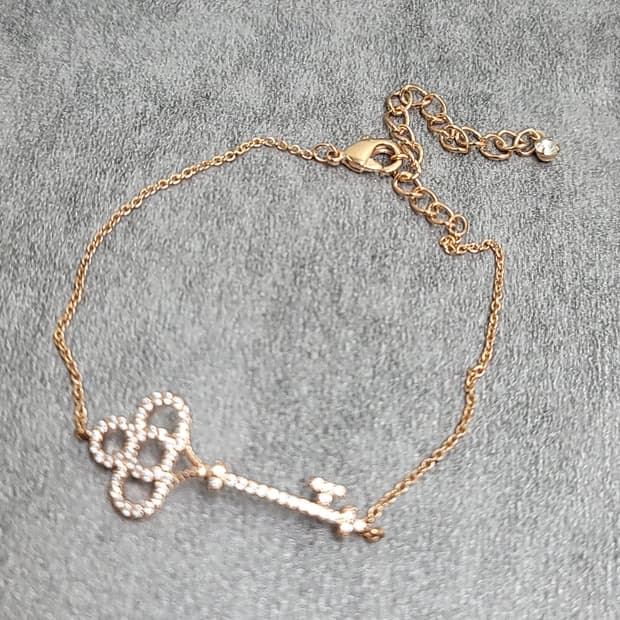 key pedant bracelet