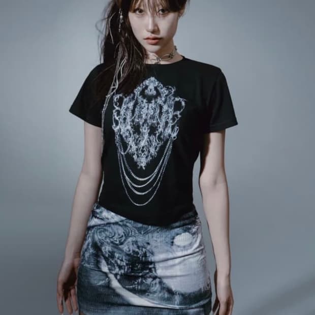 허그유어스킨 체인 크롭 탑