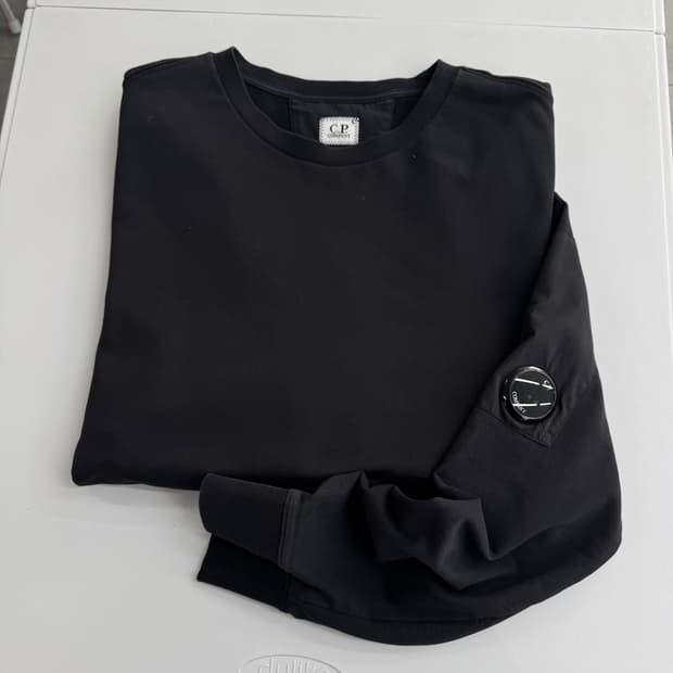 CP컴퍼니 맨투맨