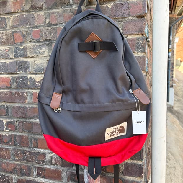 The North face 그레이 레드 데이팩