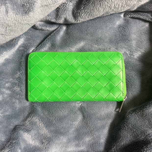 보테가 베네타 인트레치아토 집 어라운드 지갑 패러킷 