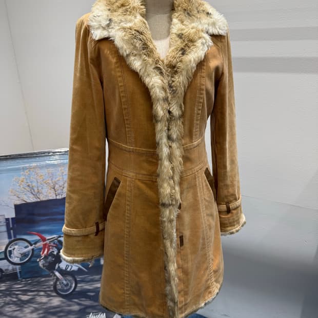 버버리 블루라벨 트리밍 퍼 코트