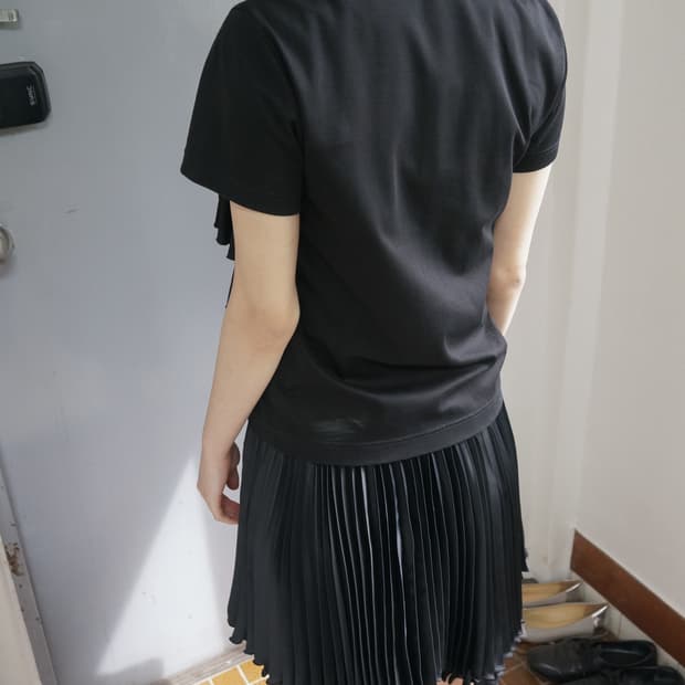 느와 케이 니노미야 프릴 티셔츠