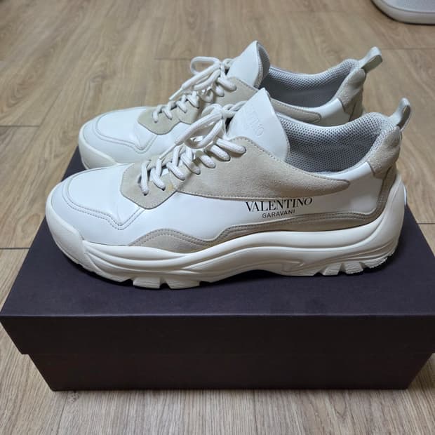 발렌티노 검보이 스니커즈
