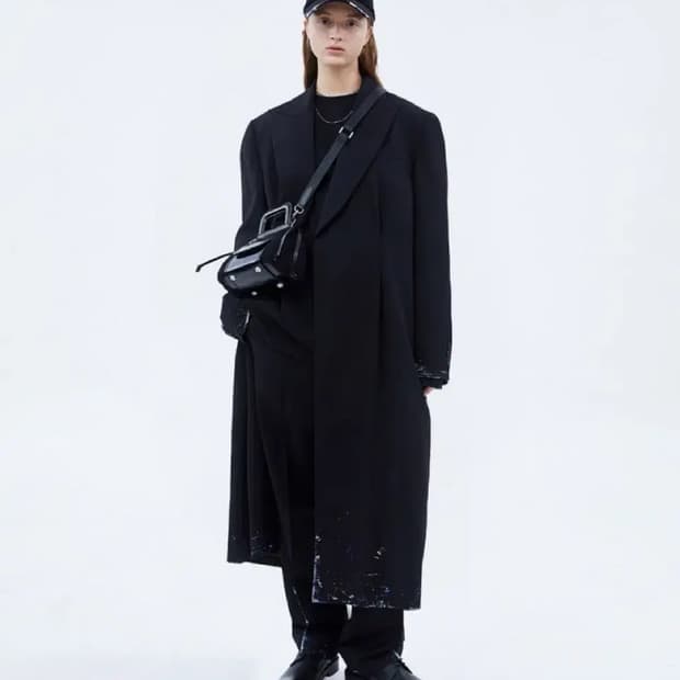 아더에러 슬리프 페인팅 롱 코트