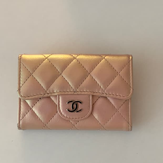 CHANEL Iridescent Pink Card Holder 샤넬 지갑