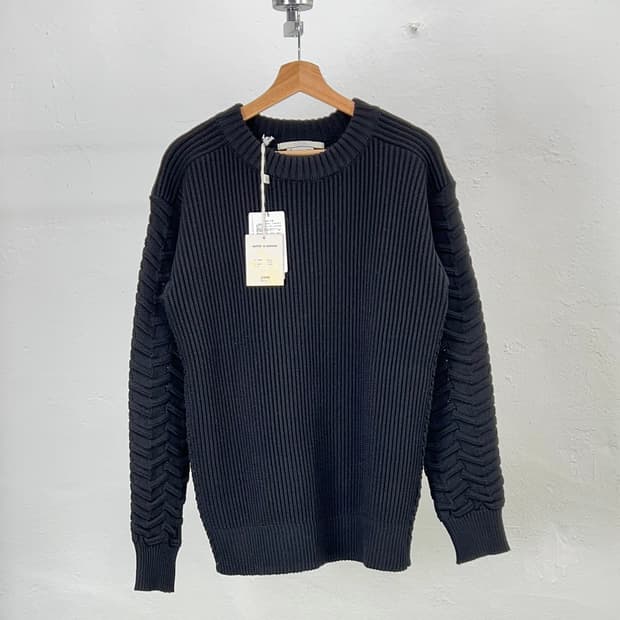 앤 할리우드 x sns 블랙 해링 이펙트 니트