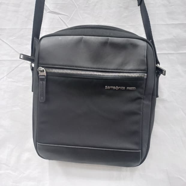 쌤소나이트 레드 블랙 크로스백