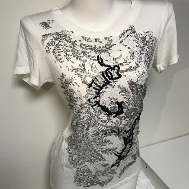 white beads pointed t-shirts