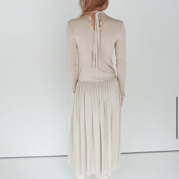 Amabe -scarf neck shirring dress