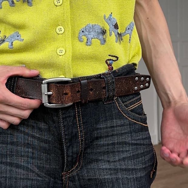 Levi’s 스터드 & 에이징 브라운 레더 벨트