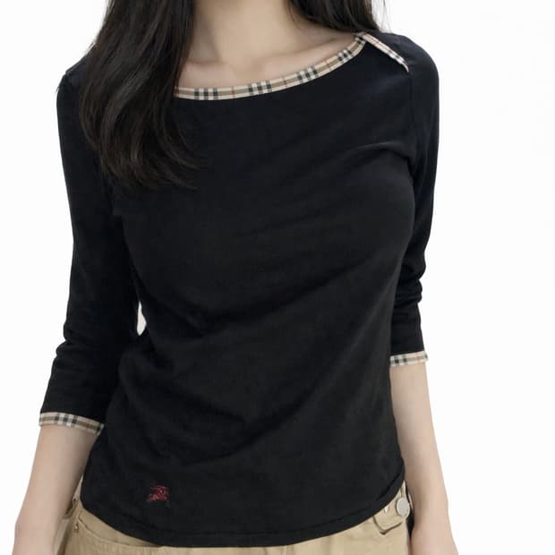 버버리 보트넥 7부 레드로고 티