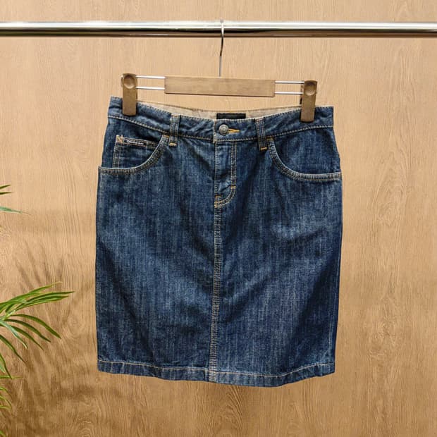 캘빈클라인 진스 데님 스커트 백 포켓 큐빅 장식 디테일 H라인 진청