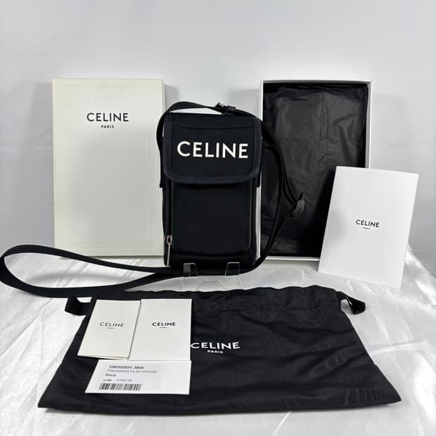 (정품)셀린느 나일론 트레킹 플랩 파우치 폰 크로스백