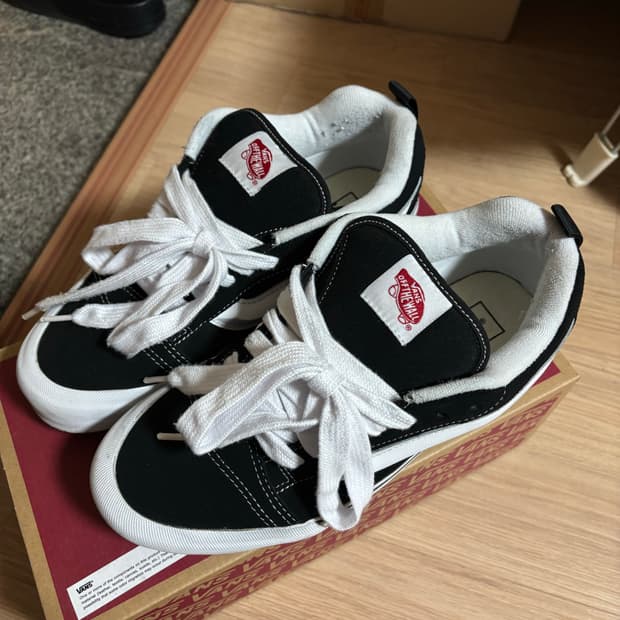 반스 뉴스쿨 검흰