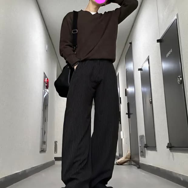 시그니처 멀티턱 와이드 슬랙스 블랙스트라이프