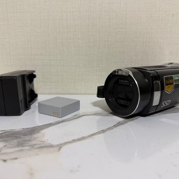 삼성 캠코더 HMX-H106 + 배터리 충전기 포함