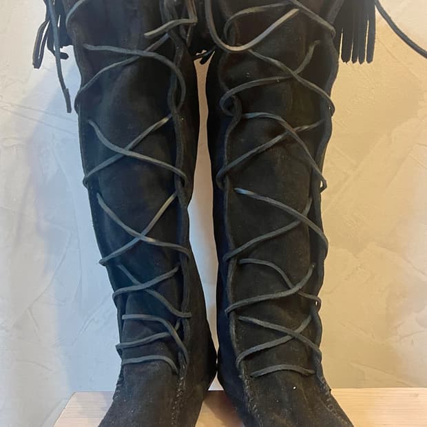 미네통카 Minnetonka프론트 레이스 니 하이 부츠 블랙 230