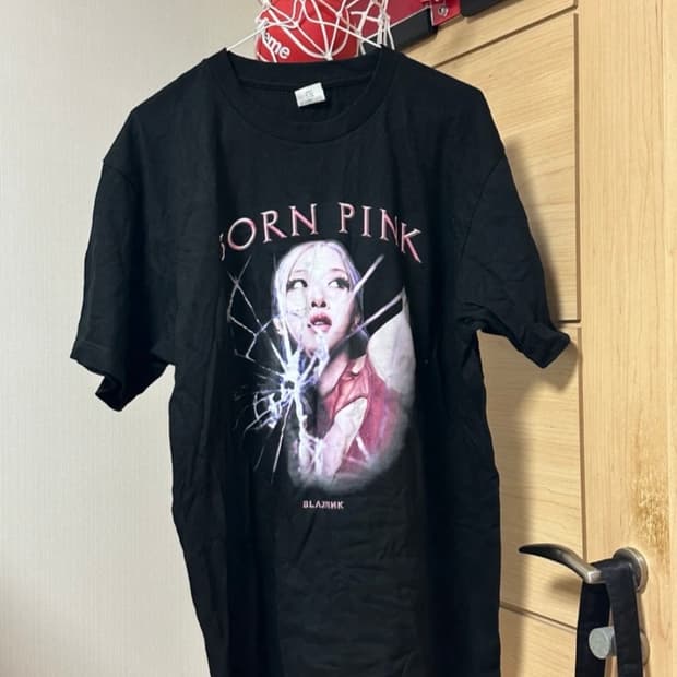 블랙핑크 로제 Born pink 콘서트 반팔티 L