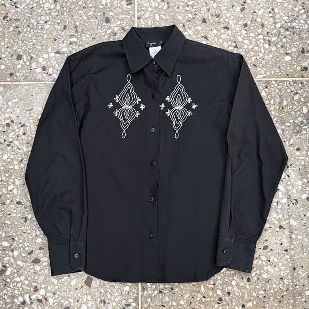 아네스베 자수 디테일 셔츠