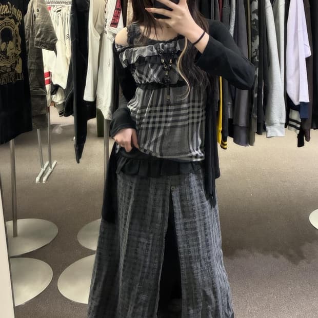 Monochrome Grunge ♟️🫐