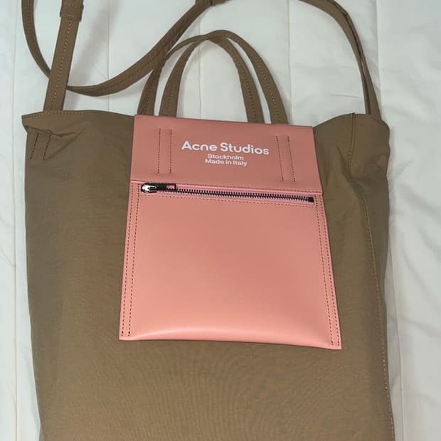 아크네스튜디오 베이커백 M 핑크 팝니다