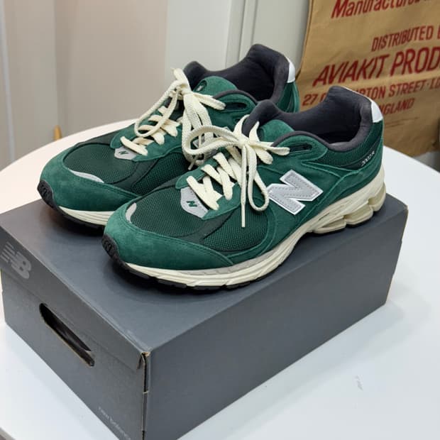 285) 뉴발란스 2002R 나이트 워치 그린