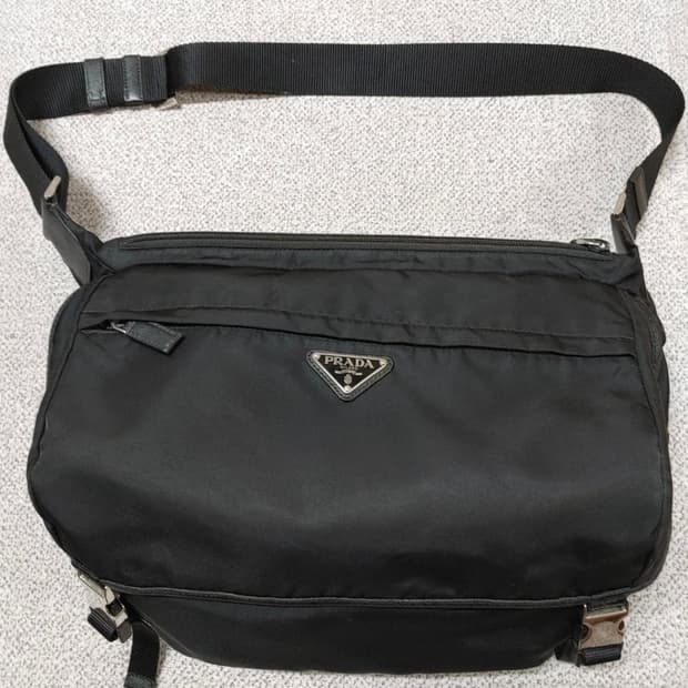 [L] 프라다 테수토 나일론 바이커백 크로스백 블랙 라지 2VH994