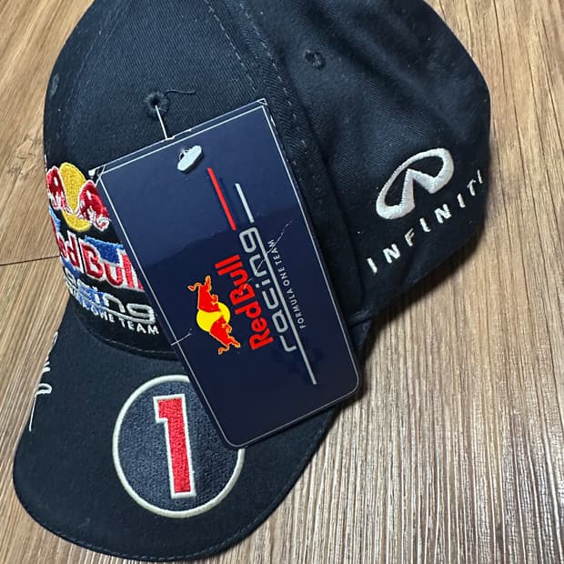 새상품 포뮬러 f1 레드불 볼캡 세바티안 베텔 각인