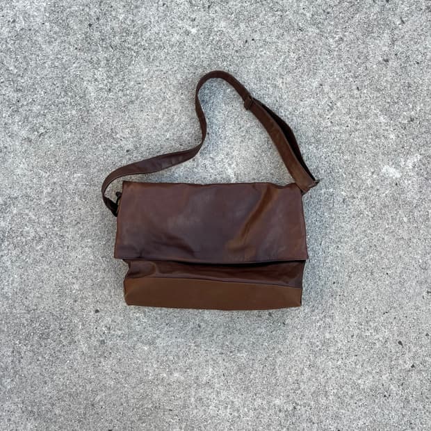 Takeo Kikuchi 레더 브라운 크로스백