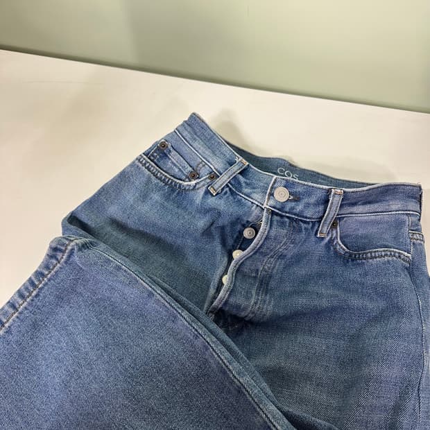 우먼S 코스 COS 버튼플라이 와이드핏 배기 데님팬츠