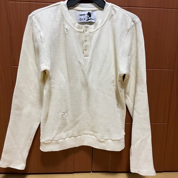 Sainted.ltd 와플 헨리넥 크림/블랙