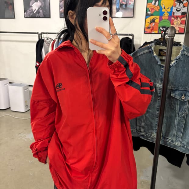 발렌시아가 바람막이