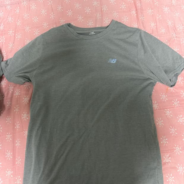 뉴발란스 기능성 반팔티 XL사이즈 새상품급 판매