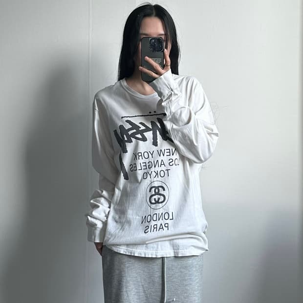 스투시 월드투어 화이트 롱슬리브 긴팔티