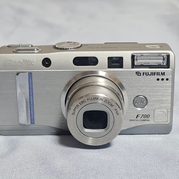 후지필름 파인픽스 F700 디지털카메라
