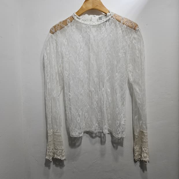 티파니앤 화이트 레이스 긴팔 블라우스