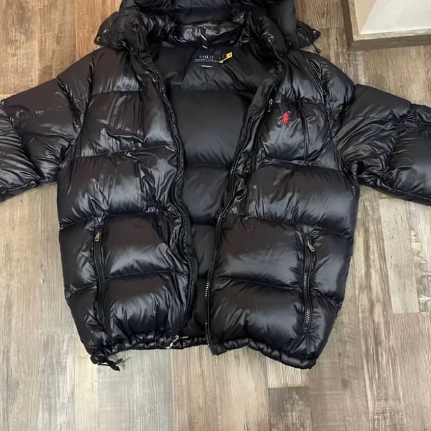 폴로 유광패딩 구합니다