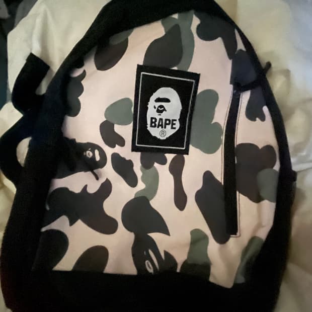 베이프 백팩 키링 포함